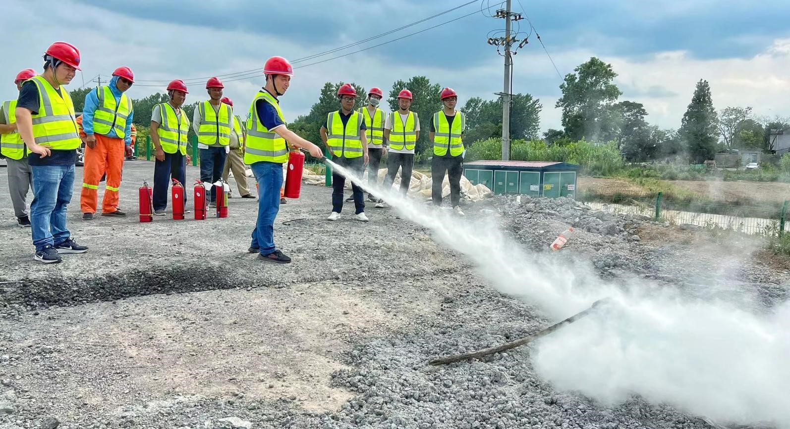 1656320486968763.jpg 滅火器示范.jpg